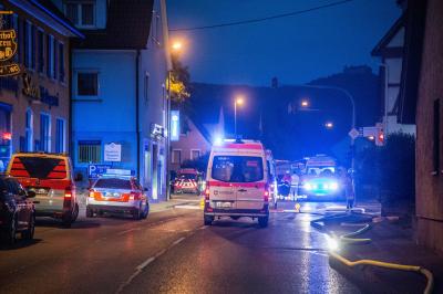 Frickenhausen: 210 Einsatzkraefte bei Grossbrand in Seniorenzentrum - Mehrere Verletzte und Betroffene